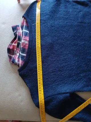 Jersey azul con camisa de cuadros