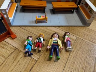 Colegio Playmobil con figuras y accesorios