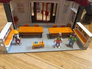 Colegio Playmobil con figuras y accesorios