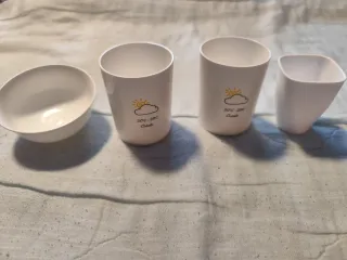 Juego de platos y cubiertos de juguete