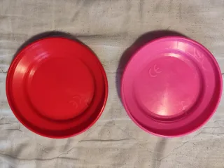 Juego de platos y cubiertos de juguete