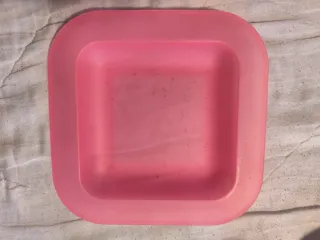 Juego de platos y cubiertos de juguete