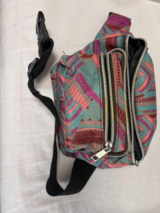 Riñonera de colores con cierre