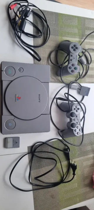 PlayStation 1 Fat Gris - Pack Completo