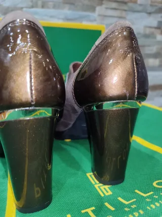 Zapatos Pitillos sin estrenar Marrón/Dorado