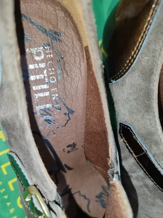 Zapatos Pitillos sin estrenar Marrón/Dorado