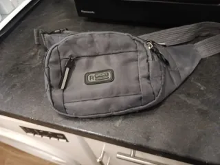 Riñonera deportiva gris