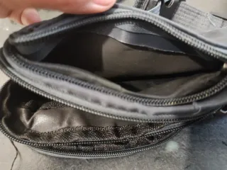 Riñonera deportiva gris