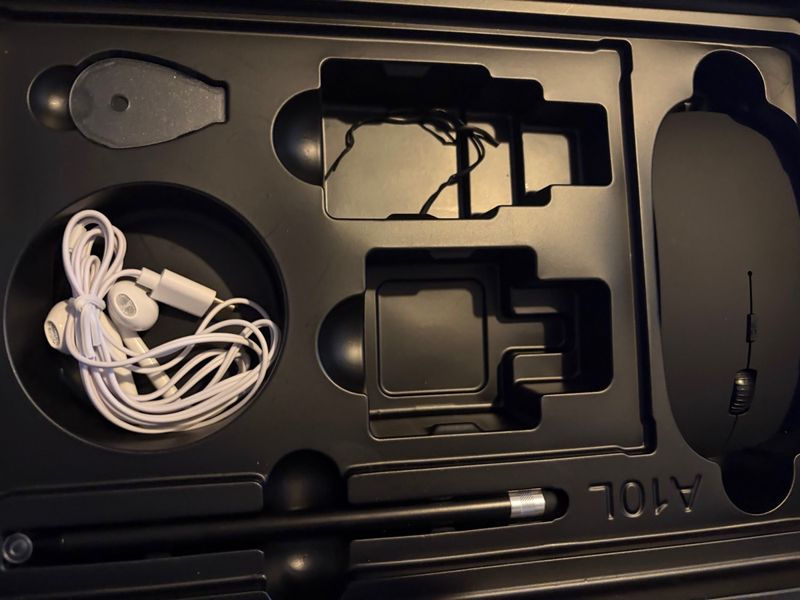 Tablet Negra con Accesorios
