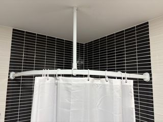 Barra y cortina de ducha para esquina