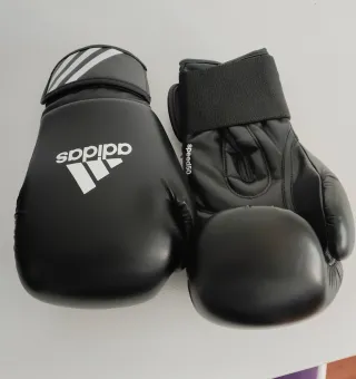 Muñequeras  Guantes Zapatillas  Sudadera