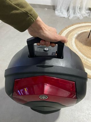 Baúl Yamaha Tmax con Soporte