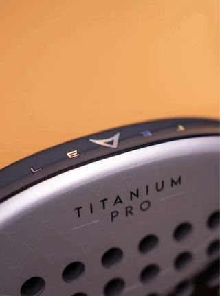 Pala de LEVEL PADEL Modelo Titanium Pro. Nueva