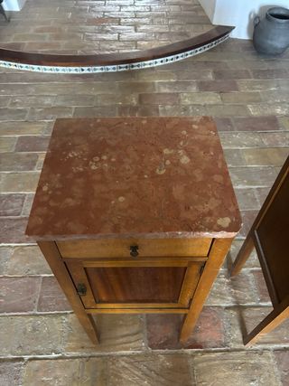 Comodini antichi in legno e marmo