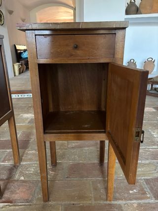 Comodini antichi in legno e marmo