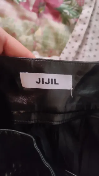 Gonna ecopelle nera lunga a pieghe