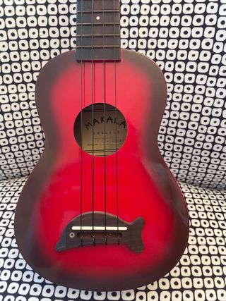 Ukulele Makala MK-SD/RDBURST Rojo