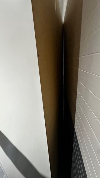 Armario blanco con puerta de cristal