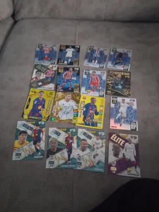 Cartas Fútbol Panini de muchos equipos .