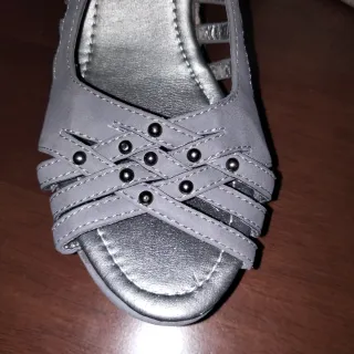 Sandalias cuña grises