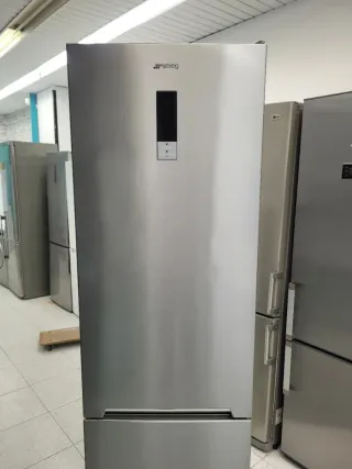 Nevera Smeg plateada combi 2,m No frost