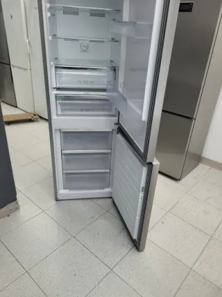 Nevera Smeg plateada combi 2,m No frost