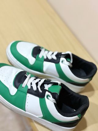 Sneakers sportive verdi e bianche