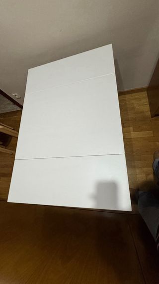 Mesa abatible de madera blanca
