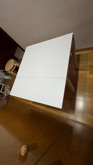 Mesa abatible de madera blanca