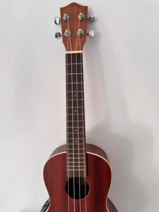 Ukelele amplificable como nuevo Lanikai LU-21E