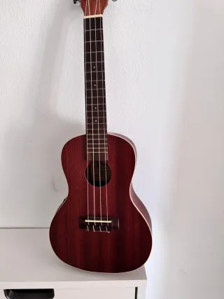 Ukelele amplificable como nuevo Lanikai LU-21E