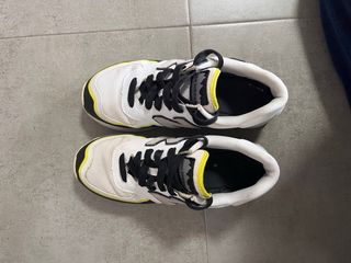 Zapatillas New Balance Gris y Blanco