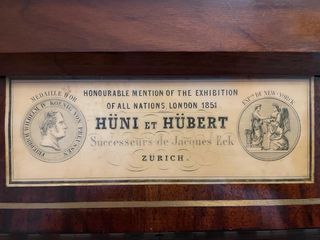 Piano antiguo de madera