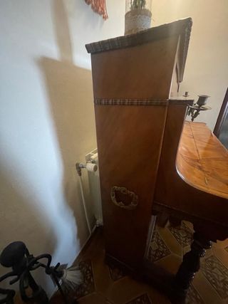 Piano antiguo de madera