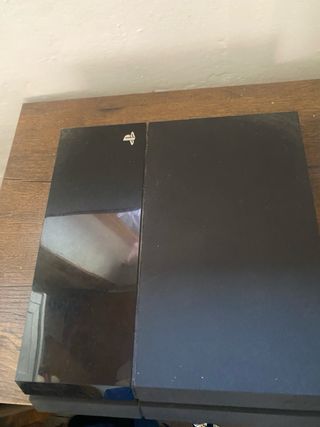 PS4 (PlayStation 4) con accessori