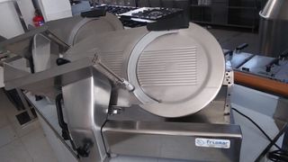 CORTADORA FIAMBRE MAPAL DE 350 MM. DIAM. "OCASION"