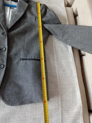 Chaqueta Zara gris con cuello de piel