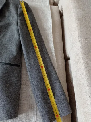 Chaqueta Zara gris con cuello de piel