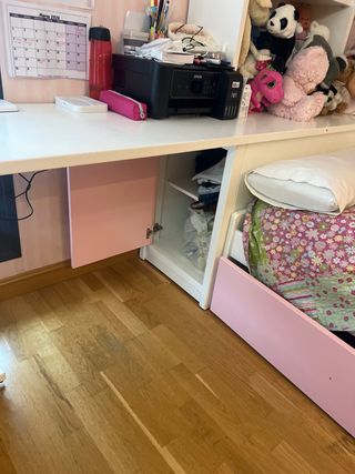 Dormitorio juvenil rosa y blanco