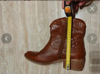 Stivaletti effetto coccodrillo marroni