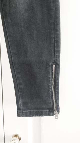Pantalones Zara grises rotos