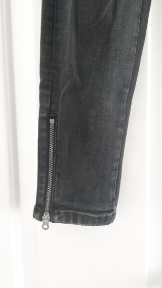 Pantalones Zara grises rotos