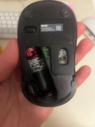 Ratón Logitech M185 Negro y Rojo