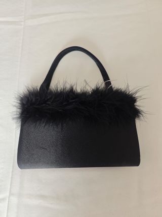 Bolso de fiesta negro con plumas