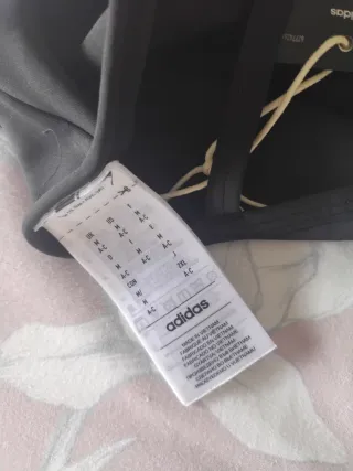 Top  deportivo Adidas Negro