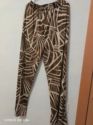 Pantalón estampado beige y marrón