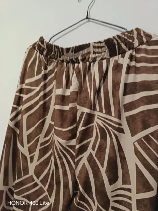 Pantalón estampado beige y marrón
