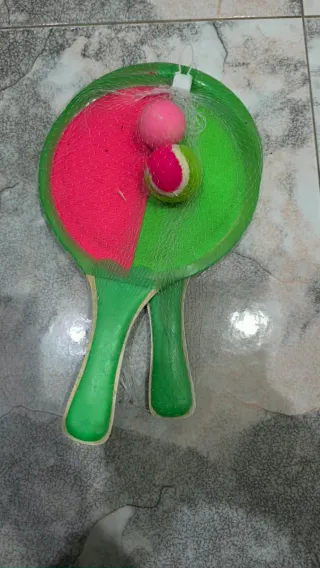 JUEGO DE 2 PALAS Y PELOTAS BELCRO NUEVO