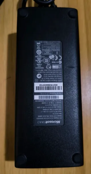 Lote Consola Xbox 360 Slim 250GB + 2 Mandos