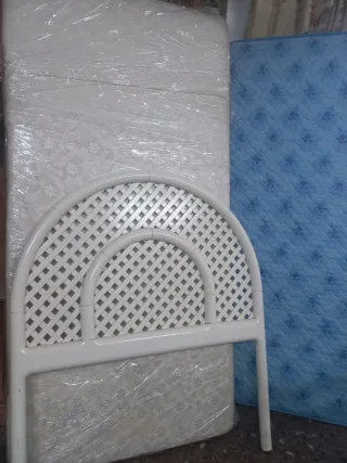 Vendo dos bases tapizadas con cuatro patas cadauna